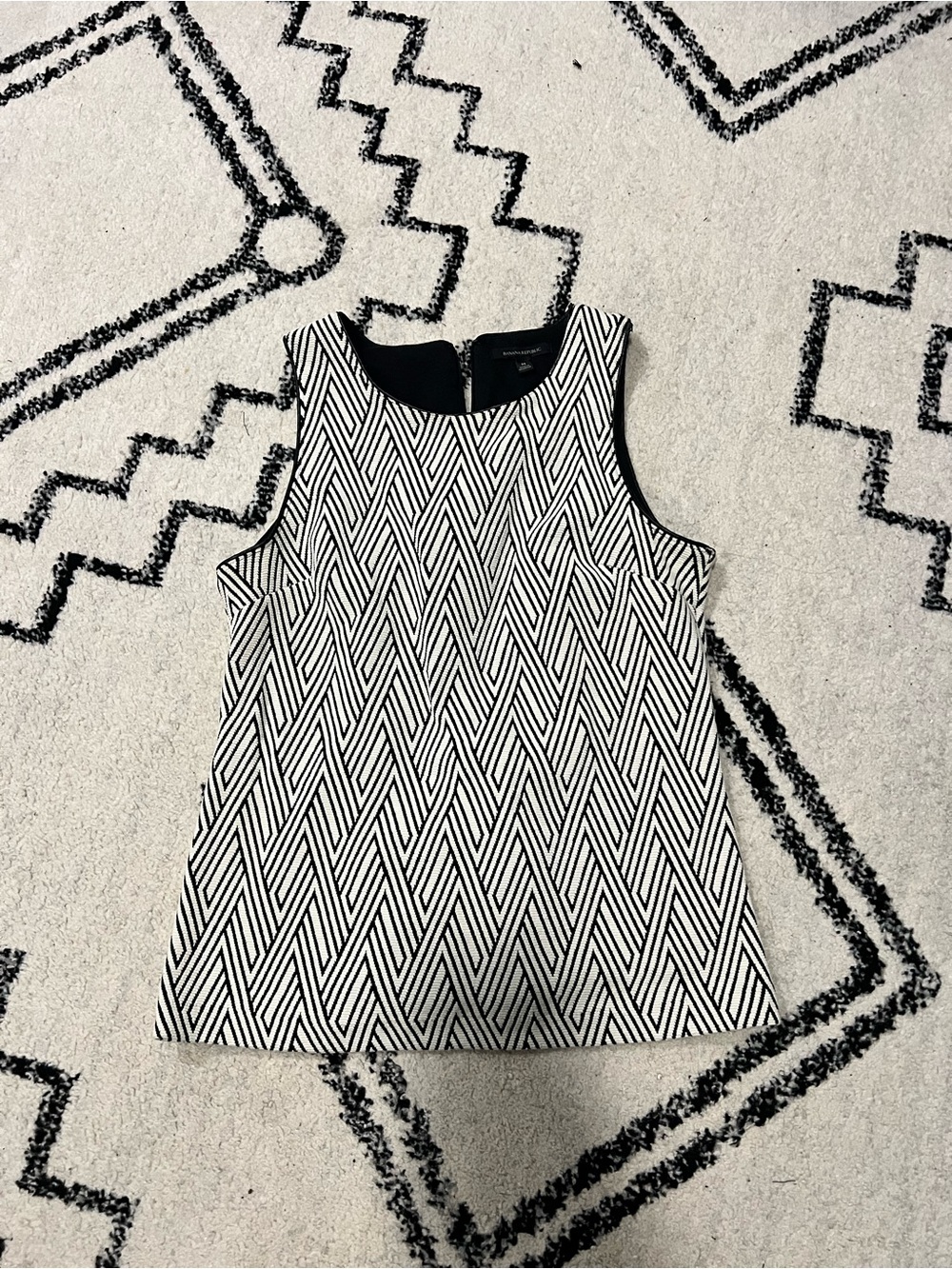 Black and White Geometric Sleeveless Top